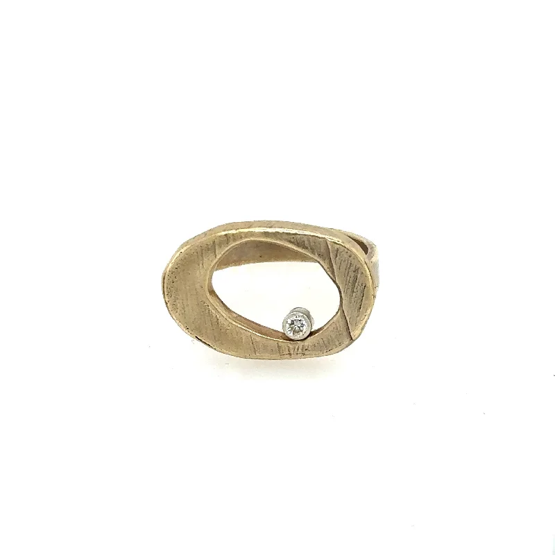 Ovum Ring in Bronze with Diamond